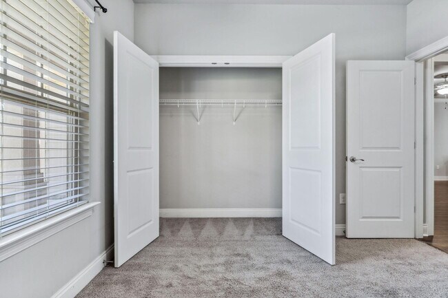 Building Photo - 2381 Belmont Dr