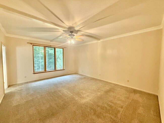 Building Photo - 3005 Hickory Tree Pl