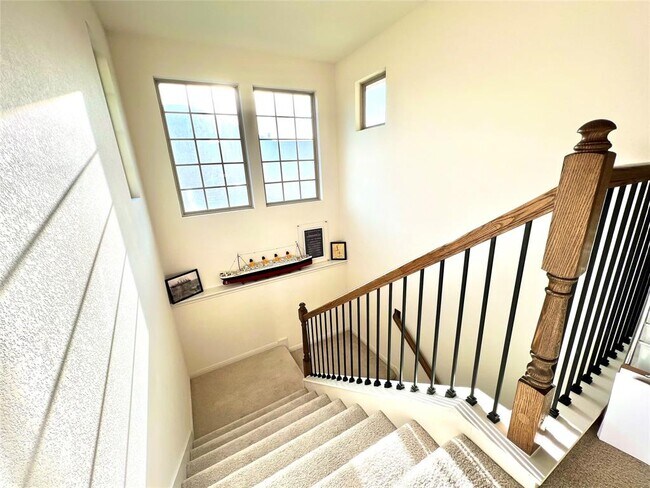 Building Photo - 1024 Almeria Bend