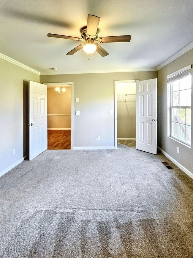 Building Photo - 3-Bedroom Home with Convenient Access to N...