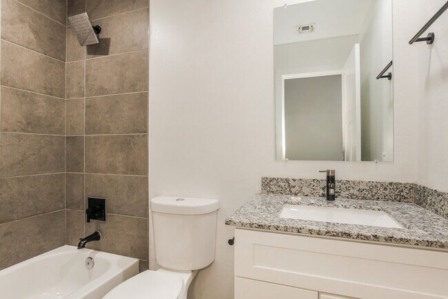 Building Photo - 3862 W Tamarisk St