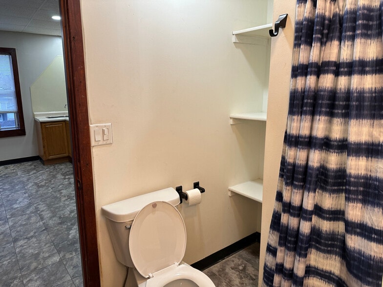 Building Photo - 456-458 Main St