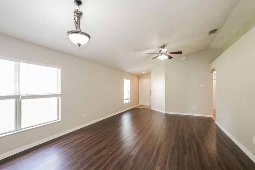 Building Photo - 18114 Cypress Bay Pkwy