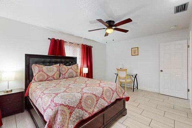 Building Photo - 4013 Audubon Dr