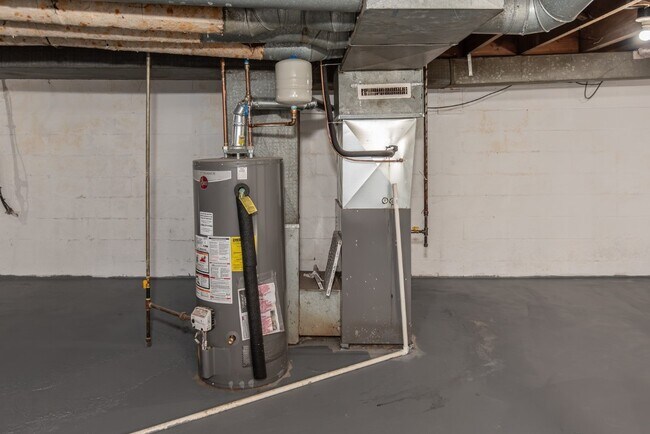 Building Photo - 320 Henquin Dr