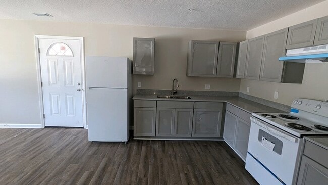Building Photo - 1474 Kelly Dr