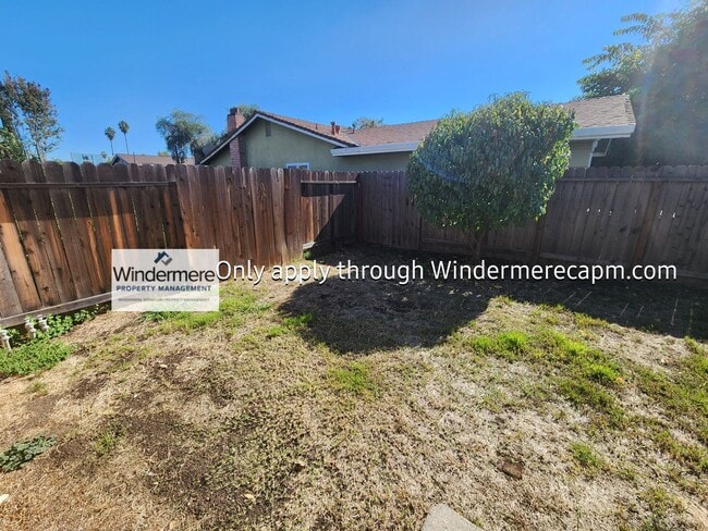 Building Photo - 5674-5674 Valley Vale Way