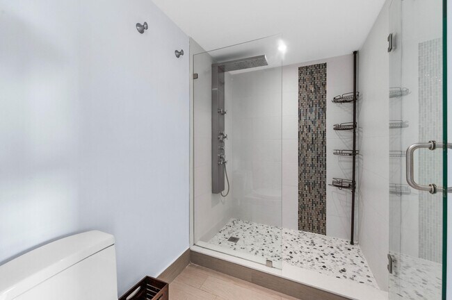 Building Photo - 16546 NE 26th Ave