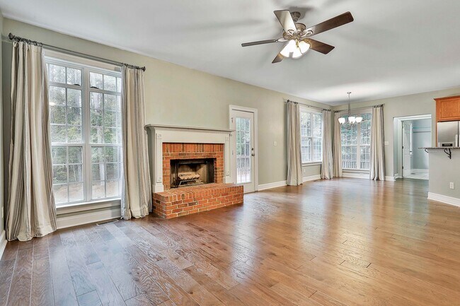 Building Photo - Luxury Millpond Manor Home in Starr’s Mill...