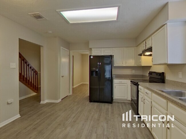 Building Photo - 5511 Fairview Forest Dr