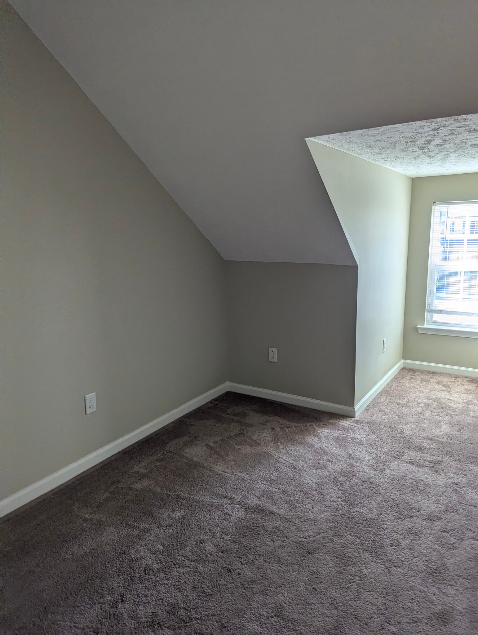 Room 3 - 2480 Oak Hill Dr