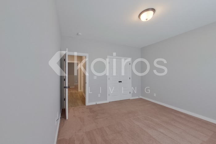 Building Photo - 8005 Shadesbrook Dr