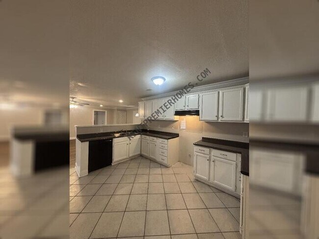 Building Photo - 12 Timberside Cove