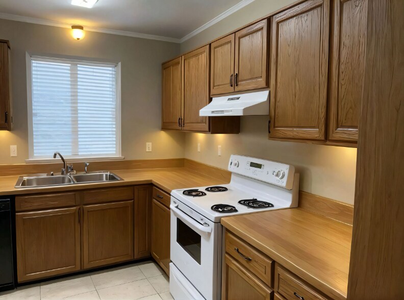 Building Photo - 7651 Bles Ave
