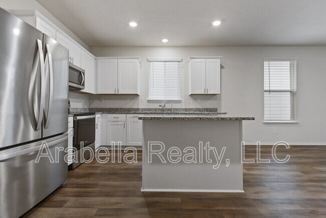 Building Photo - 440 Lynwood Gold