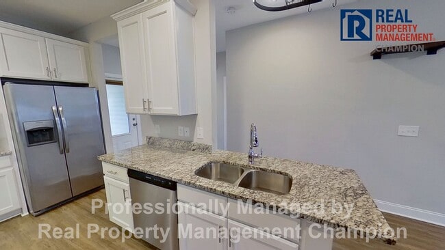 Building Photo - Beautiful Home in Hampstead on Spacious Lot