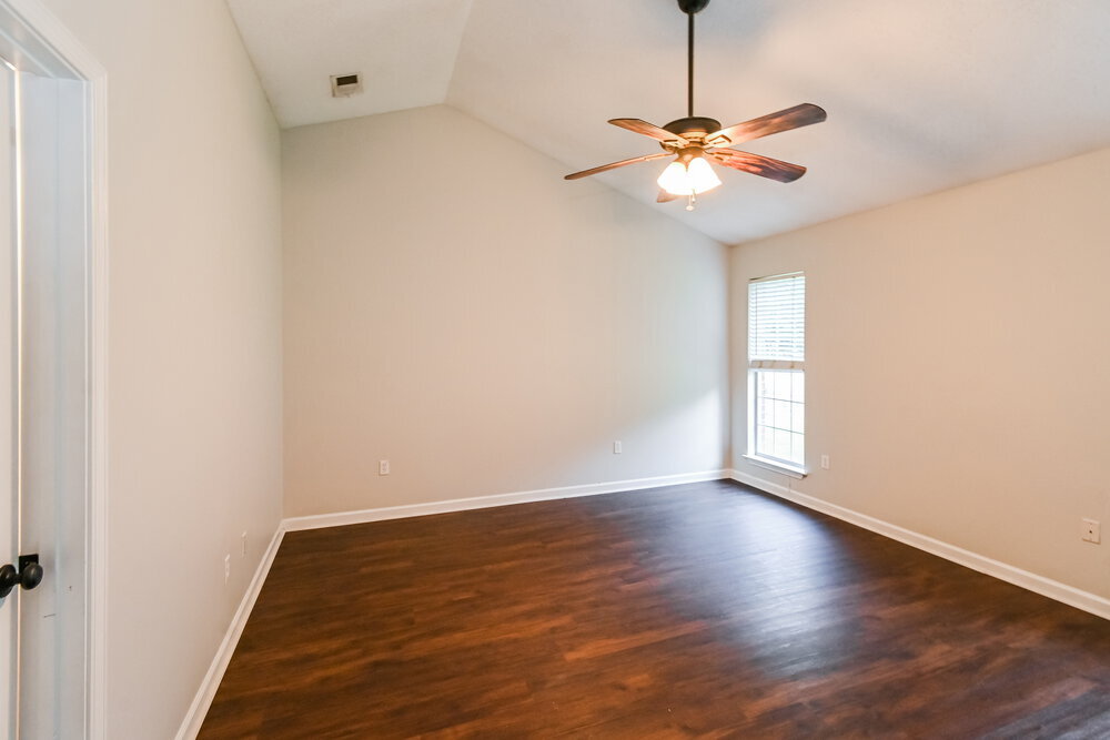 Building Photo - 8161 Loden Cove