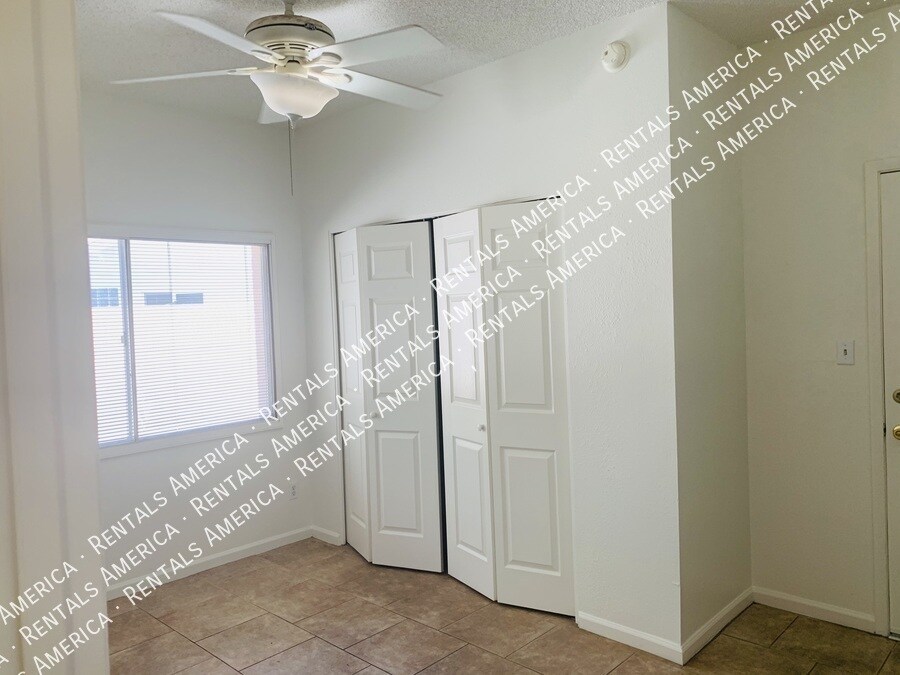 Building Photo - 2723 S Estrella Cir