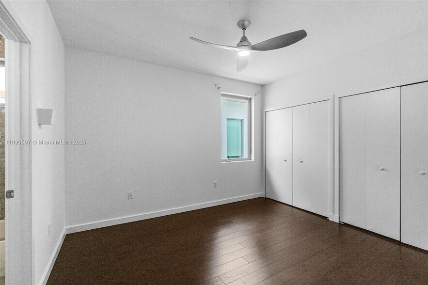 Building Photo - 3563 SW 1st Ave