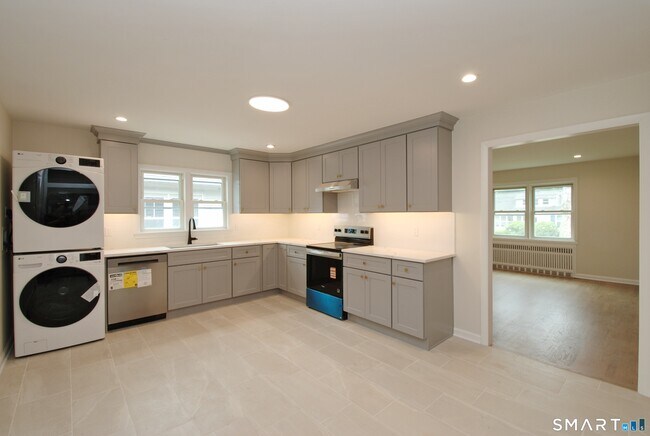 Building Photo - 306 Courtland Ave