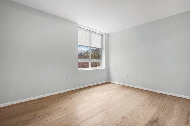 Building Photo - 350 G St SW
