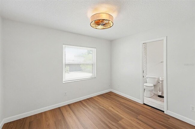 Building Photo - 9605 N Edison Ave