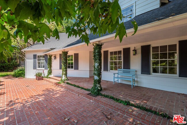 Building Photo - 9305 Hazen Dr