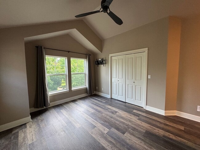 Building Photo - Amazing 2Bed/2.5 Bath Townhome in West Seattle!