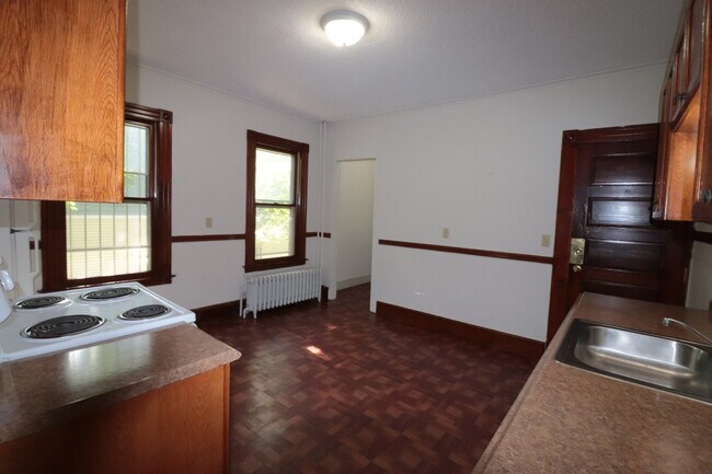 Building Photo - 103-105 Lincoln St / Owen Properties, LLC