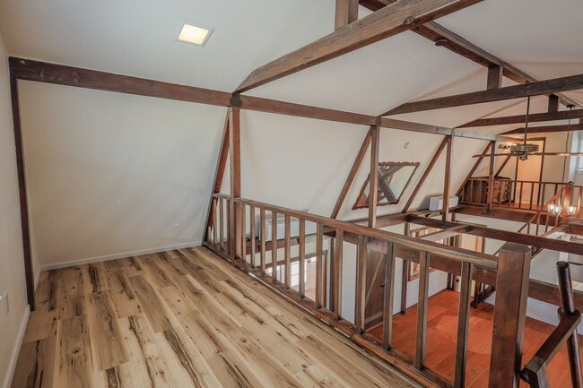 Building Photo - BARN STYLE HOME ON HUGE LOT!!!!1 Bedroom LOFT 1.5 Bathroom