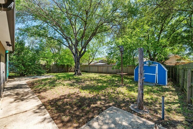 Building Photo - 7501 Whistlestop Dr