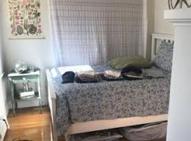 Building Photo - No Brokers Fee, New Kitchen, In-Unit Washer and Dryer