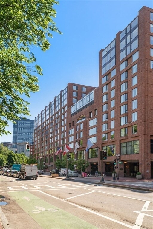 Building Photo - 220 Boylston St