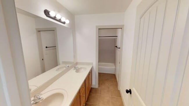 Building Photo - A PERFECT TOWNHOME IN EAGLE MOUNTAIN