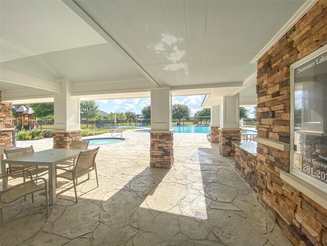 Building Photo - 7818 Lake Commons Dr