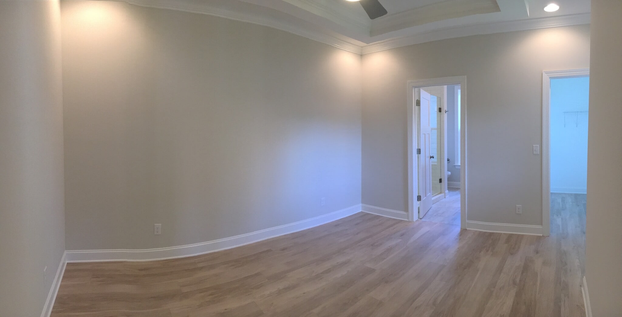 Master bed w/ ensuite bathroom - 1507 Washington St