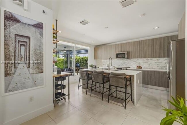 Building Photo - 10359 NW 67th Terrace