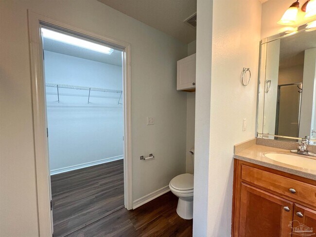 Building Photo - 5866 Chi Chi Cir