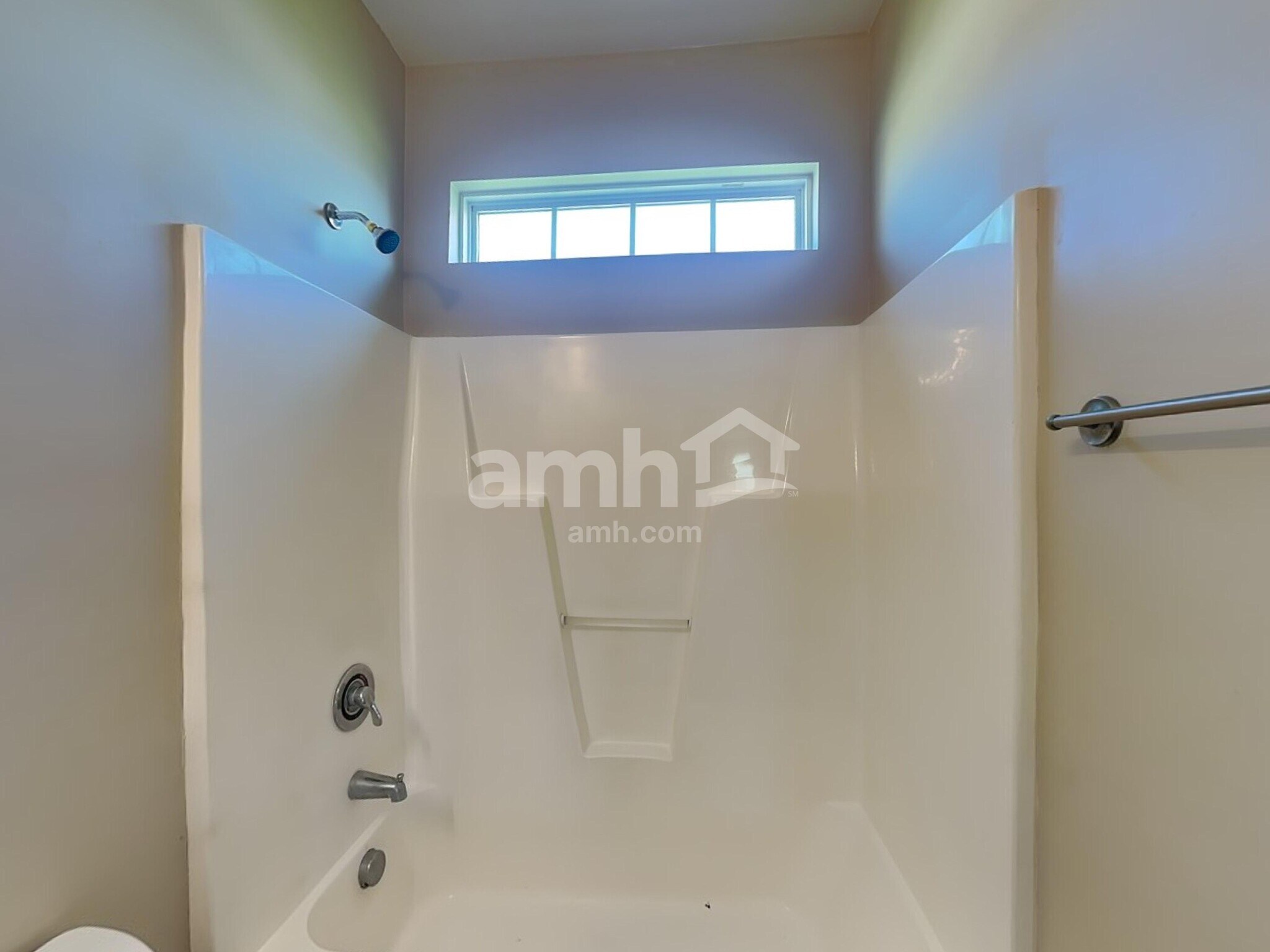 Building Photo - 98 Jade St