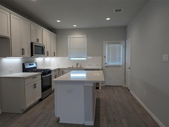 Building Photo - 10323 Birch Peak Dr