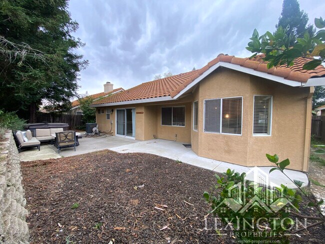 Building Photo - Lovely Updated, 3BD/2BA Home Available in Rocklin, off Stanford Ranch Rd. near Breen Park!