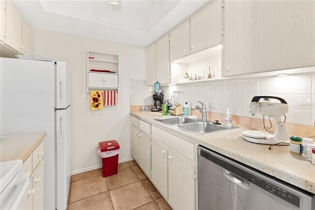 Building Photo - 24 Quails Run Blvd