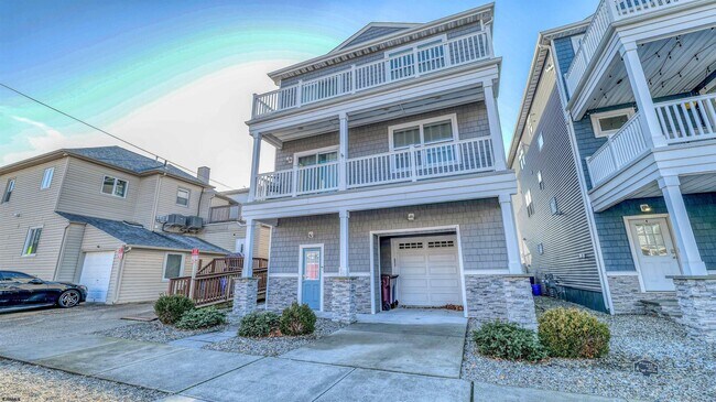 Building Photo - 1 N Victoria Ave