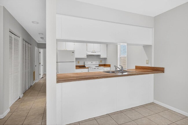 Building Photo - 5367 Wayne St