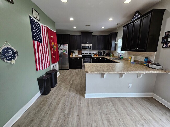Building Photo - Gorgeous and Spacious 4 Bedroom Home!