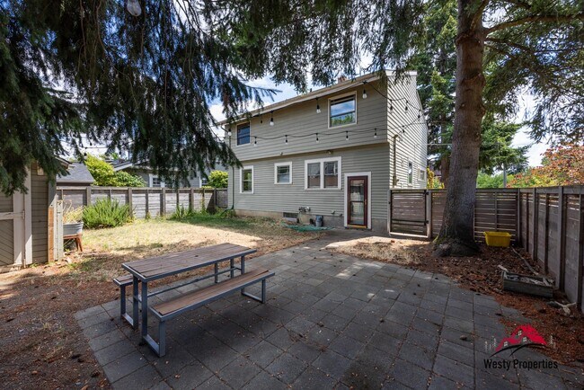Building Photo - 2407 NE Skidmore St