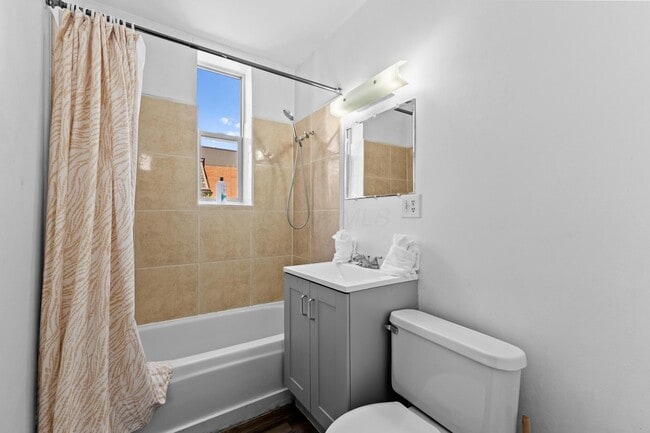 Building Photo - 854 N High St