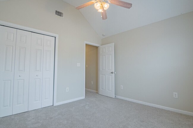 Building Photo - Updated 3 Bedroom Ranch