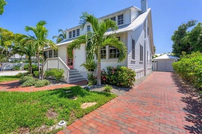 Building Photo - 342 Palm Ave