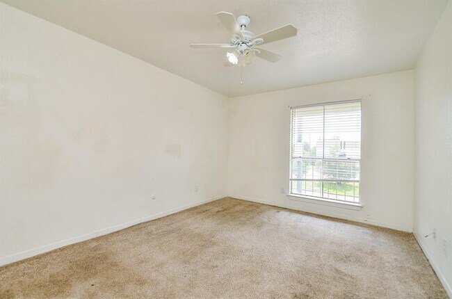 Building Photo - 9350 Country Creek St